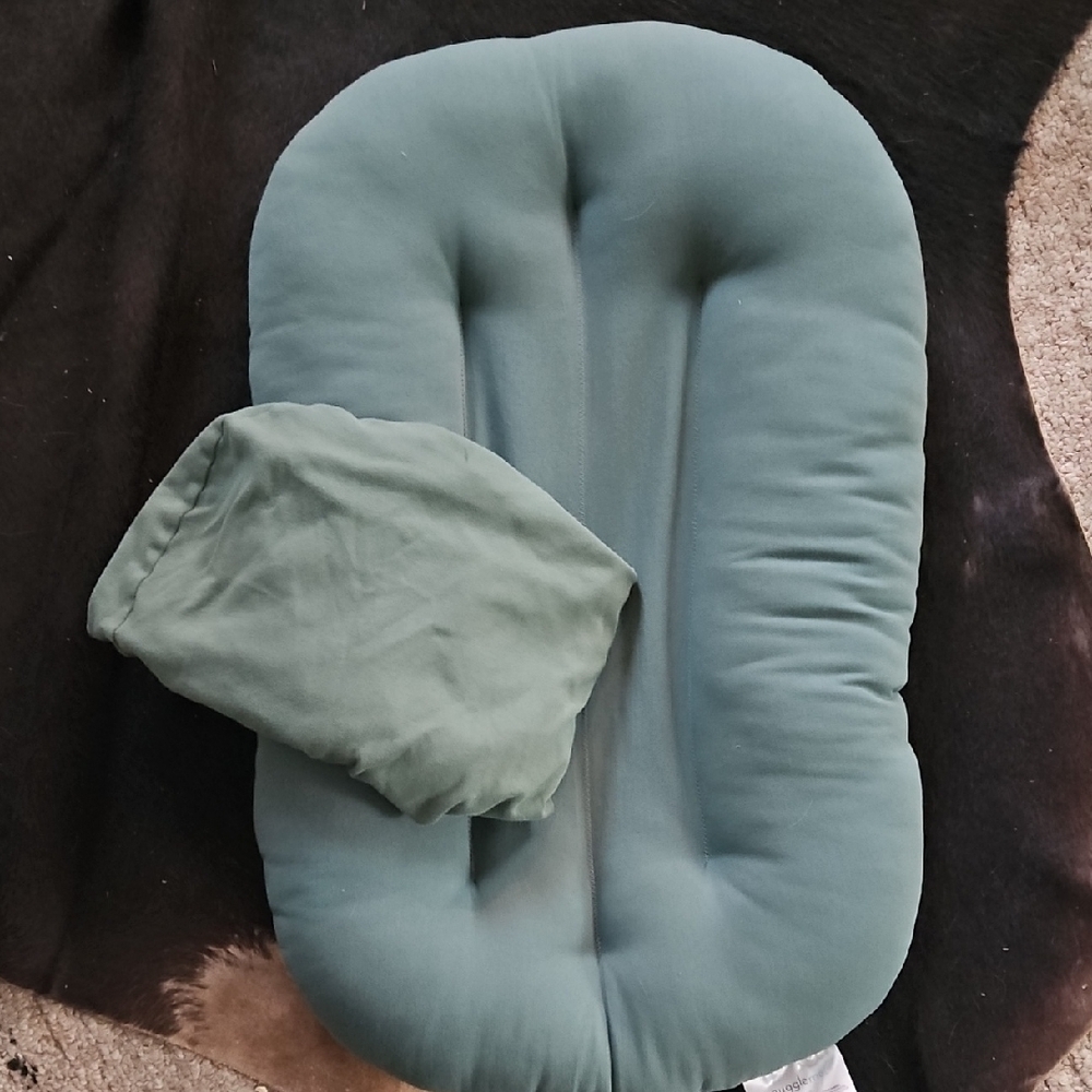 Snuggle Me Organic Infant Lounger with cover